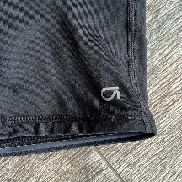 Gap black active shorts - Picture 2 of 10
